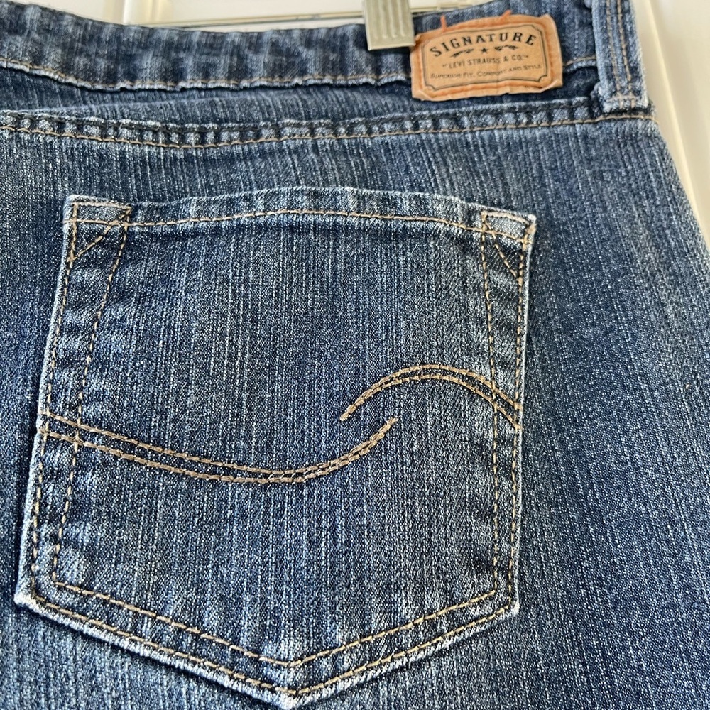 Levi’s Signature medium rise
